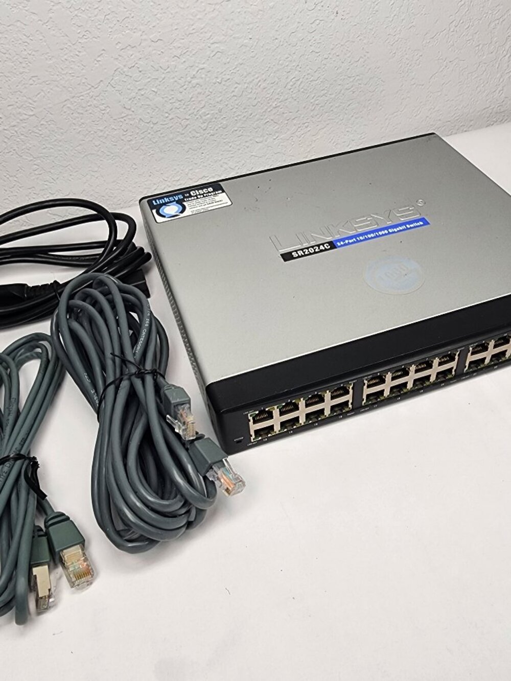 Linksys Cisco SR2024C Compact 24-port 10/100/1000 Gigabit Switch With Cables